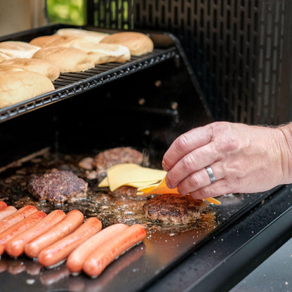 Masterbuilt 800 Griddle BBQ with Starter Pack