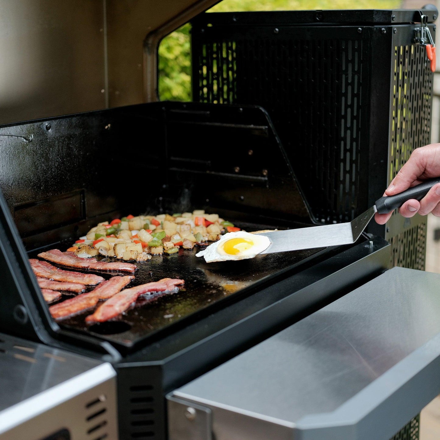 Masterbuilt 800 Griddle BBQ with Starter Pack